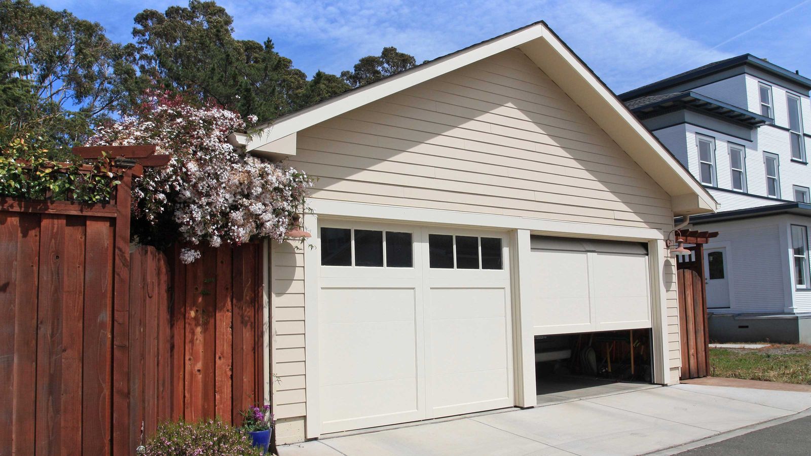 How the Fresno Climate Affects Your Garage Door’s Lifespan