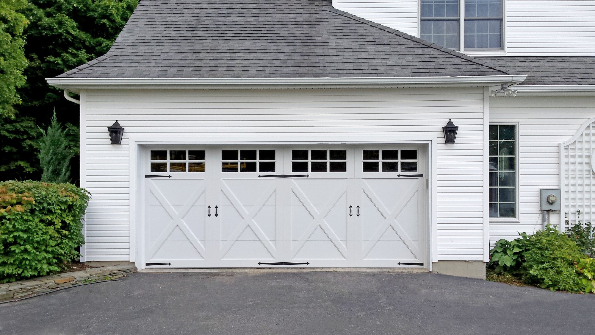 Why Fresno Homeowners Choose Insulated Garage Doors